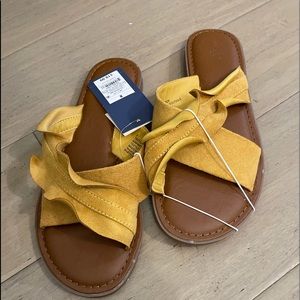 UniversalThread brand new flip flops with memory foam size 8